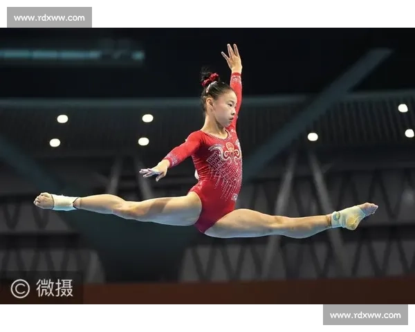 管晨辰再展平衡木奇迹演绎中国体操青春力量与优雅